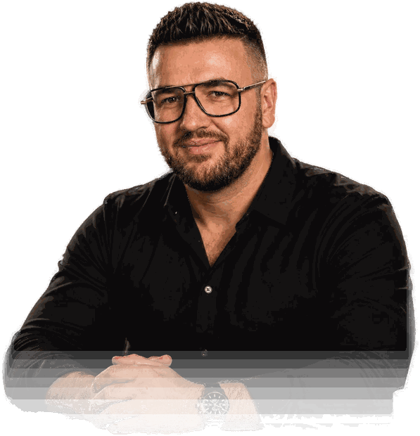 Lukáš Lepáček pri práci s vedením firmy